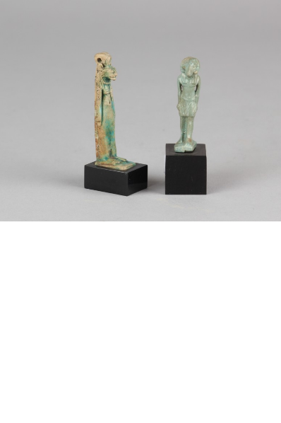 DEUX AMULETTES en faïence émaillée vert: Sekhmet et Khnoum.