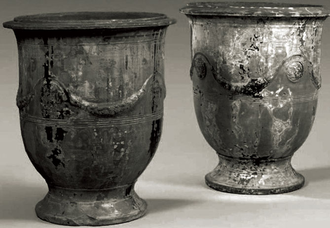Vases d'Anduze à piédouche en terre cuite émaillée © ufe