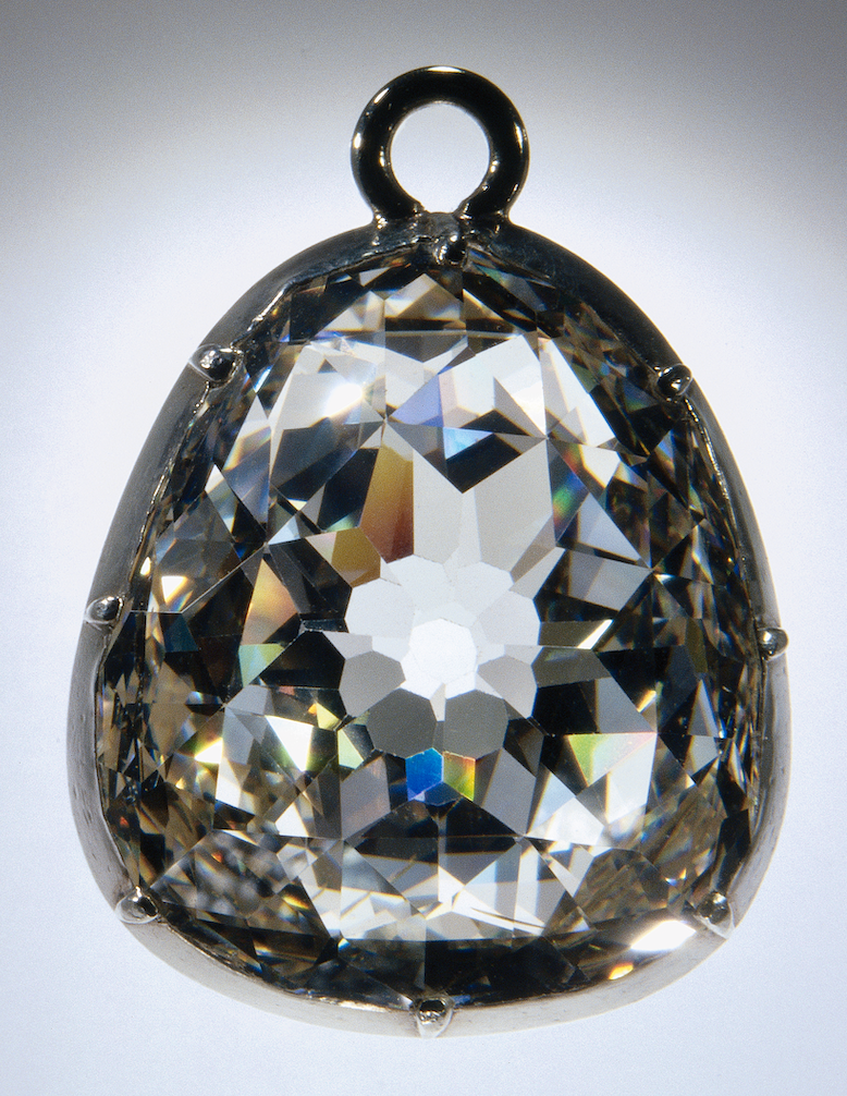 Le Beau Sancy, avant le début du XVIIe siècle, diamant piriforme brun pâle taillé en double rose, 2,3  1,9  1,1 cm, 34,98 ct, collection particulière © Galerie Kugel